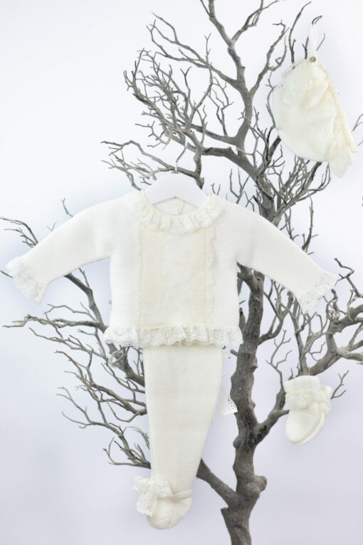 Conjunto de Tricô Branco com Renda Bege