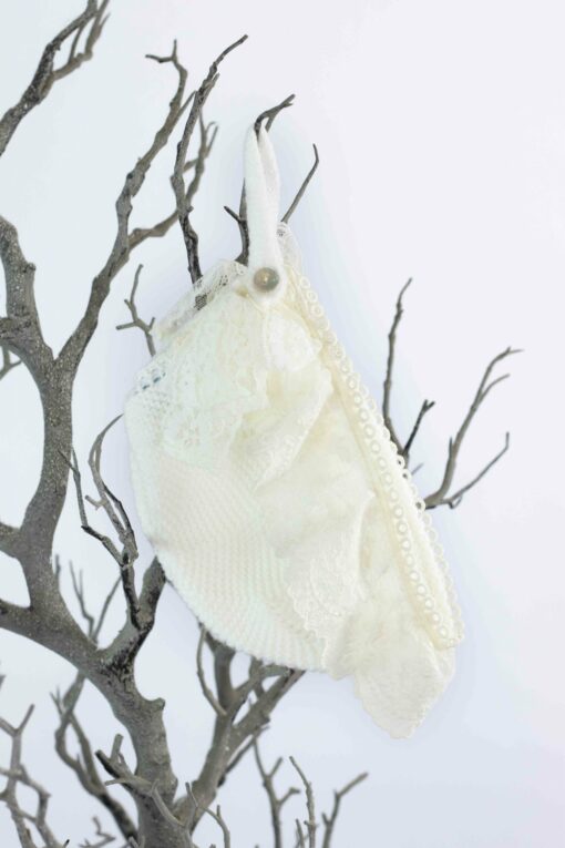 Conjunto de Tricô Branco com Renda Bege - Image 4