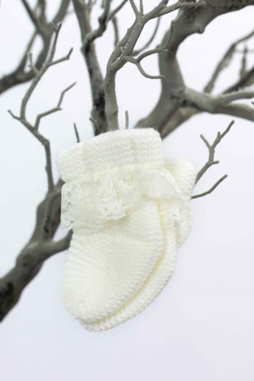 Conjunto de Tricô Branco com Renda Bege - Image 5