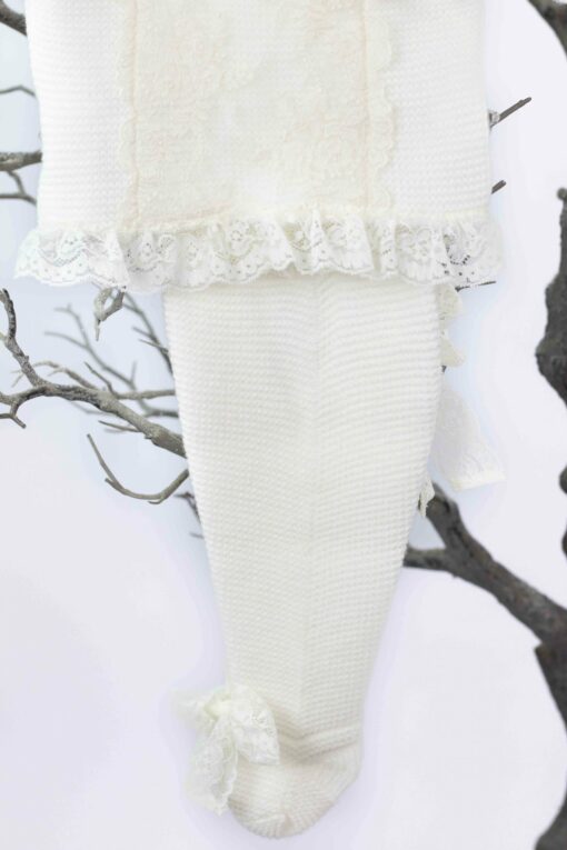 Conjunto de Tricô Branco com Renda Bege - Image 3