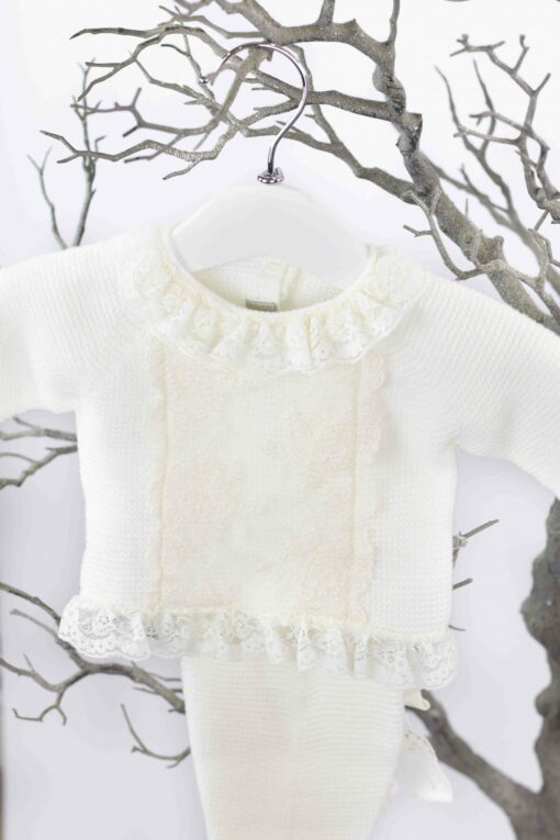 Conjunto de Tricô Branco com Renda Bege - Image 2