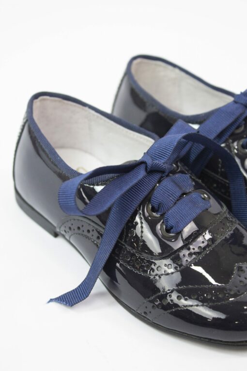 Sapatos de Verniz Azul Marinho com Cordões - Image 2