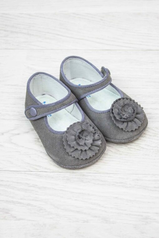 Sapatos de Camurça Cinza com Flor