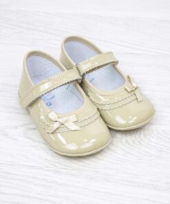 Sapatos de Verniz Camel com Laço