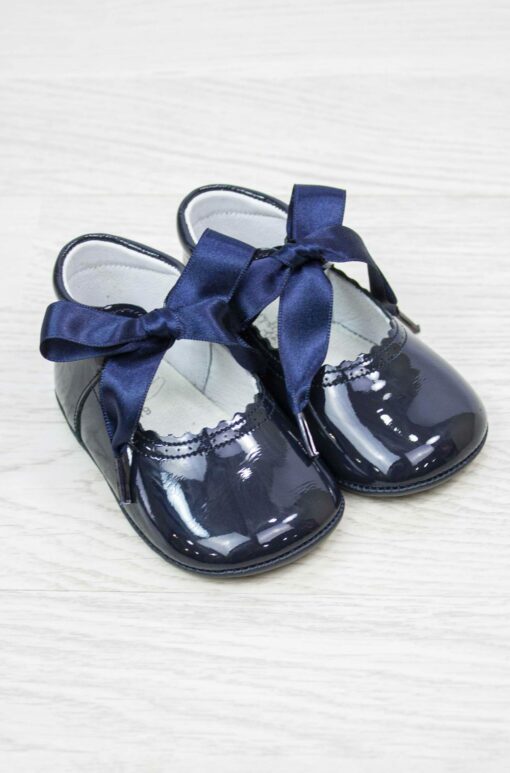 Sapatos de Verniz Azul Marinho com Laço de Cetim
