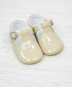Sapatos de Verniz Camel com Fivela
