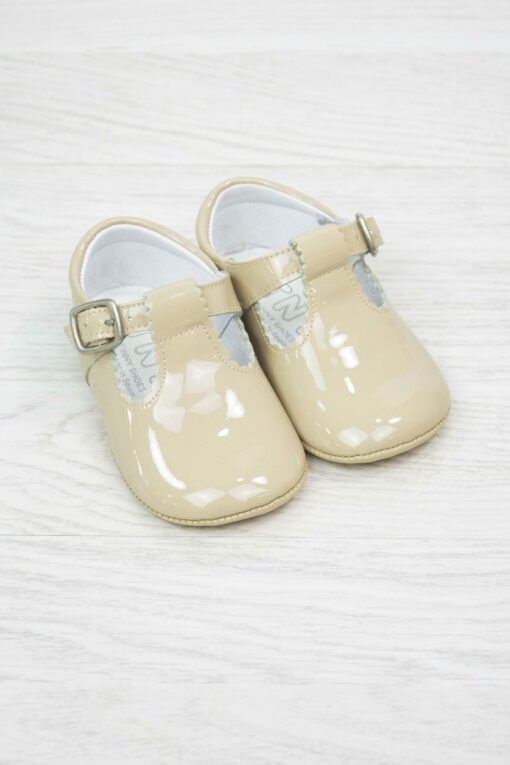 Sapatos de Verniz Camel com Fivela