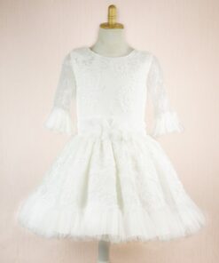 Vestido de Festa Branco Curto com Manga 3/4, Tule, Detalhes Floridos e Faixa de Laçada para Trás