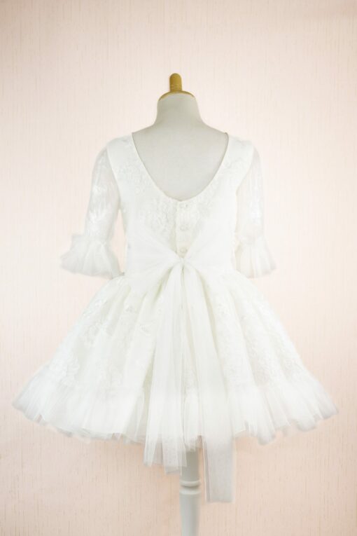Vestido de Festa Branco Curto com Manga 3/4, Tule, Detalhes Floridos e Faixa de Laçada para Trás - Image 2
