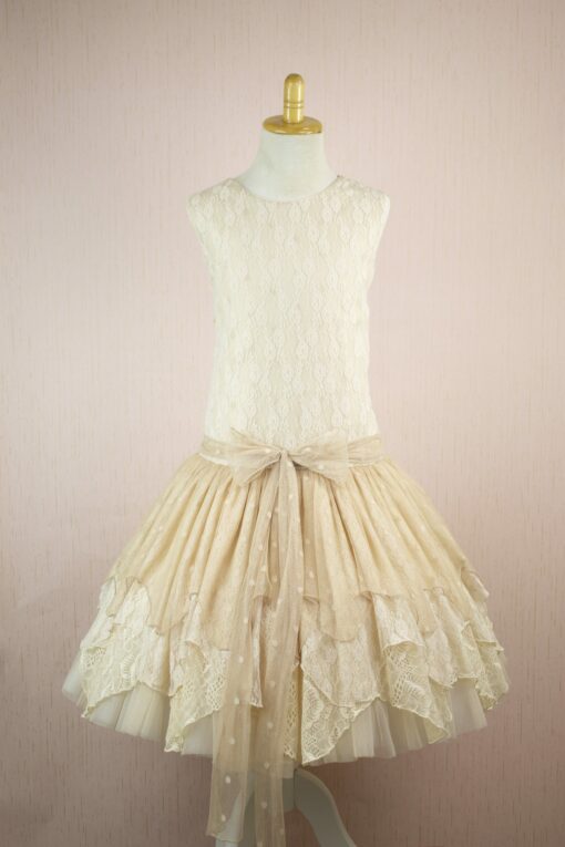 Vestido de Festa Cintura Baixa em Tule Florido Bege com Faixa e Laçada para a Frente ou para Trás