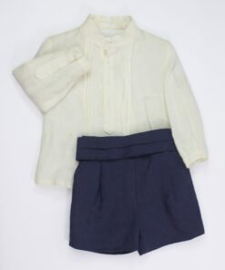 Conjunto de Festa Blusa Bege de Linho de Manga Comprida e Calção Azul Marinho com Faixa