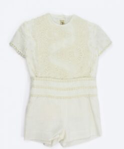 Conjunto de Festa Blusa Branca ás Pintinhas com Renda Bege e Calção