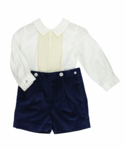 Conjunto de Festa Blusa Branca com Feitio em Bege e Calção Azul Marinho em Veludo