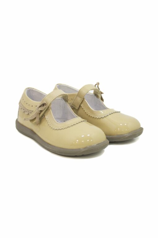 Sapatos de Verniz Camel com Laço