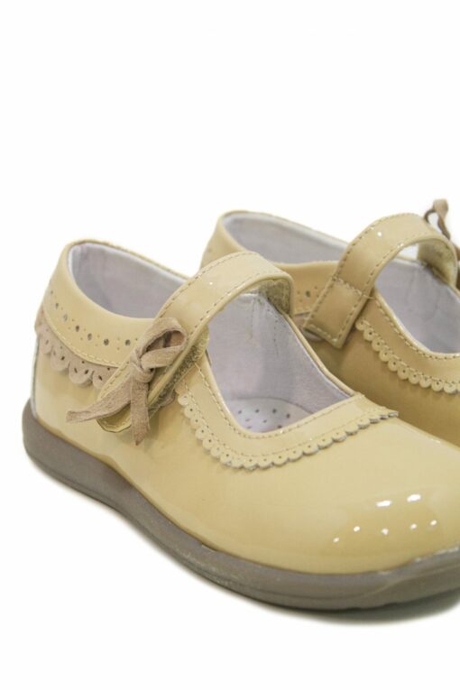 Sapatos de Verniz Camel com Laço - Image 2