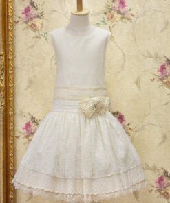 Vestido de Festa Bege em Tule com Detalhes em Renda e Aplique de Laço