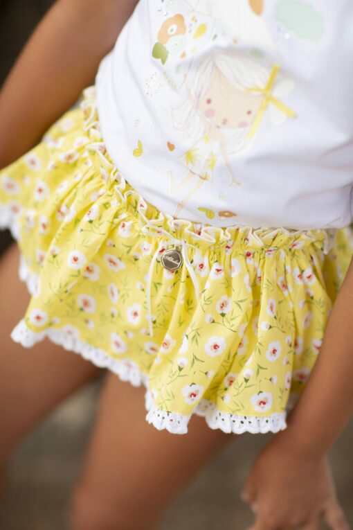 Alhuka Tema Orihuela Conjunto de T-Shirt e Calção Amarelo Florido - Image 4