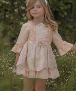 Miranda Tema Salmão Vestido com Flor e Renda Bege com Manga 3/4