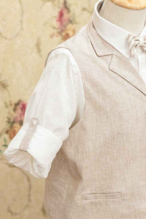 Conjunto de Colete Bege, Camisa, Laço e Calção - Image 2