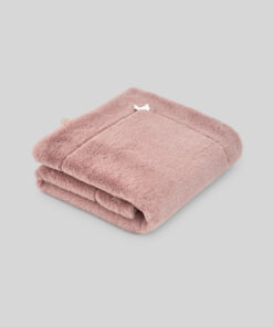 99. Paz Rodriguez Tema Essencial |  Manta de Pêlo Rosa combinada com Plumeti de Algodão no interior