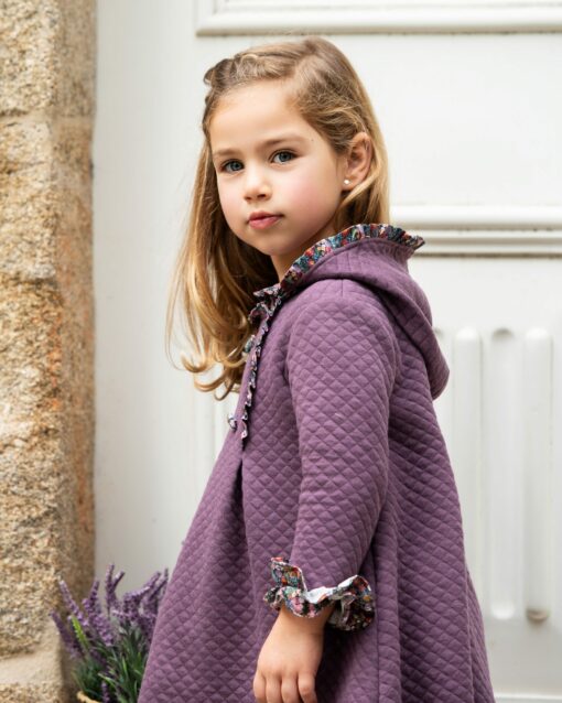 Foque Tema Florido | Vestido Roxo Escuro em Malha com Capuz - Image 3