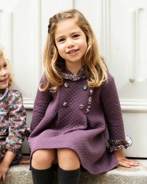 Foque Tema Florido | Vestido Roxo Escuro em Malha com Capuz - Image 2