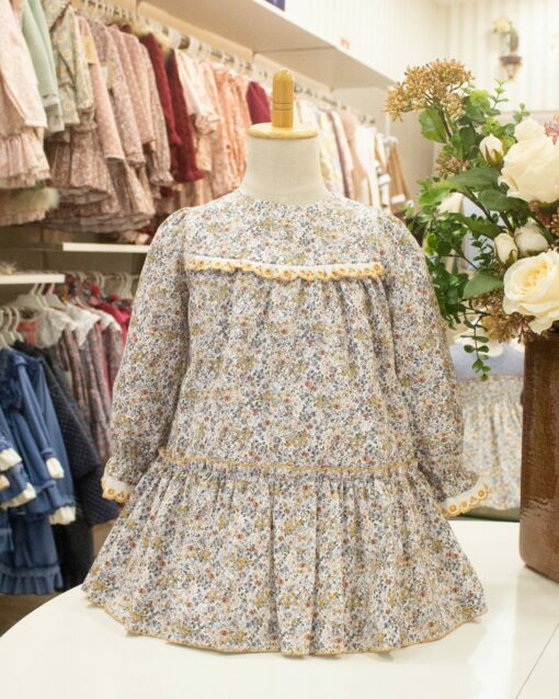 Anavig Tema Florido Amarelo | Vestido com Detalhe em Renda na Manga