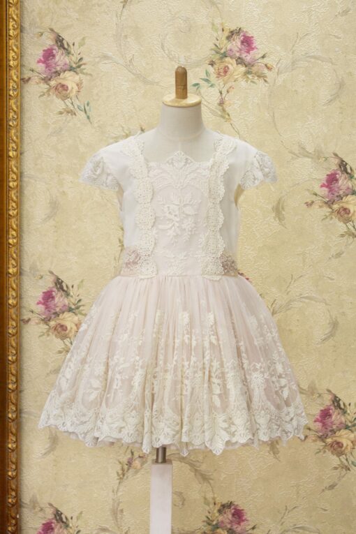 Vestido Bege com Renda e Laçada Atrás