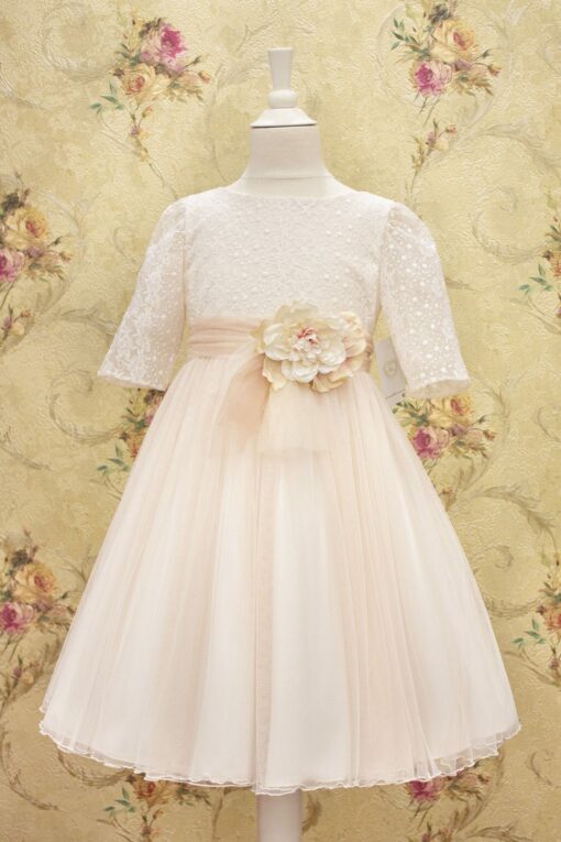 Vestido Rosa de Tule com Faixa e Flor