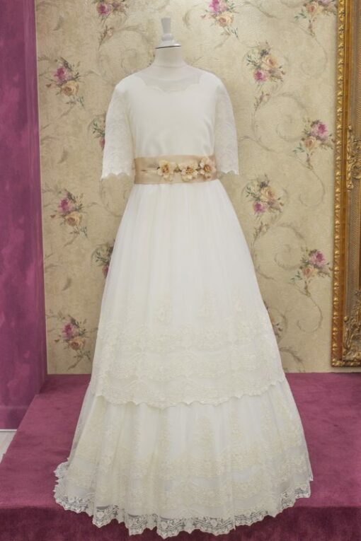 Modelo 56424 Vestido Comprido Bege com Faixa