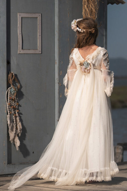 Modelo SALVIA Vestido Comprido Pérola com Detalhes em Renda - Image 3