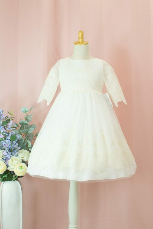 99. Modelo 3007 Vestido Cru com Detalhes em Renda