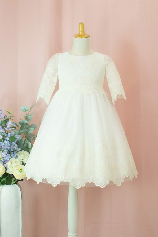 99. Modelo 3007-1 Vestido Cru com Detalhes em Renda