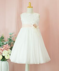 99. Modelo 3010 Vestido Cru com Faixa Rosa