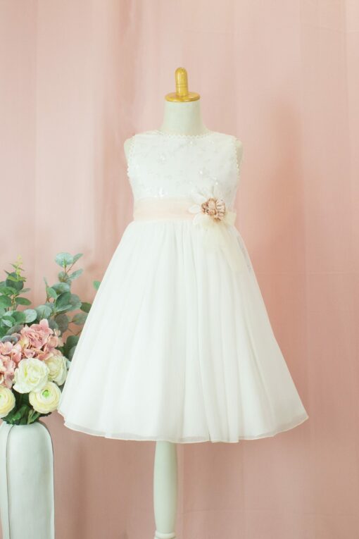 99. Modelo 3010 Vestido Cru com Faixa Rosa