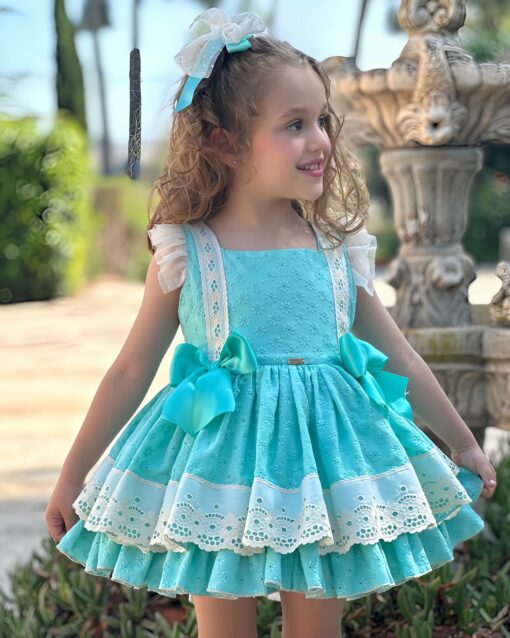 98. La Amapola Tema Camélia | Vestido Verde com Detalhes em Renda