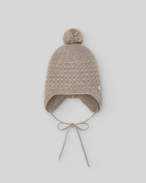 97. Paz Rodriguez Tema Merlin | Gorro Camel com Pompom - Image 2