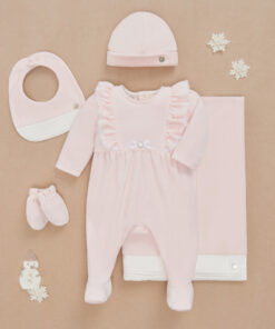 97. Paz Rodriguez Tema Ternura |  Babygrow Laminado Rosa Bebé com Folhos