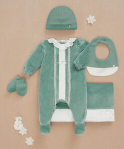 97. Paz Rodriguez Tema Ternura |  Babygrow Laminado Verde Escuro com Feitio no Peito
