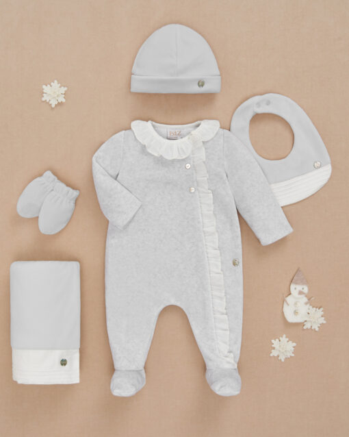 97. Paz Rodriguez Tema Ternura |  Babygrow Laminado Cinza com Botões