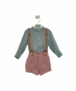97. Marta Y Paula Coleção Kioto | Conjunto de Calção Rosa, Camisa Verde e Suspensórios