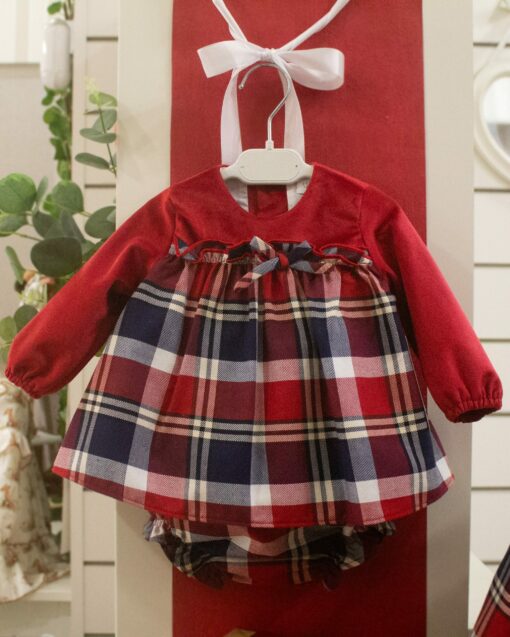 97. Yoedu Tema Arte | Vestido Vermelho Axadrezado e Tapa Fraldas