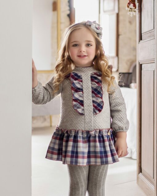 97. Miranda Tema Axadrezado Bordeaux | Vestido Combinado Cinza e Xadrez Bordeaux com Folhos