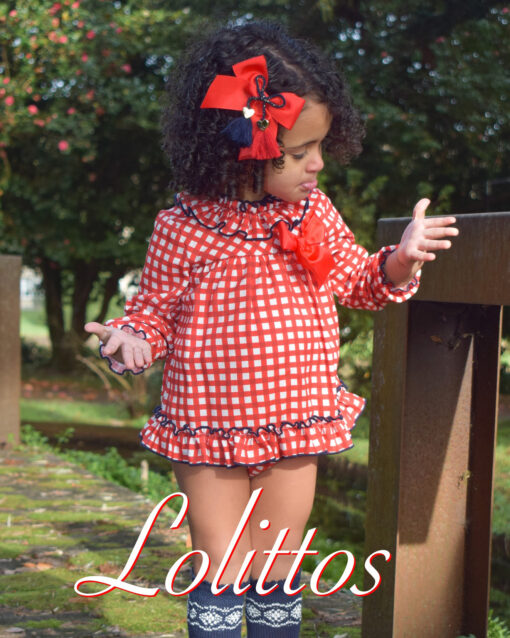 97. Lolittos Tema Siberia | Vestido Xadrez Vermelho com Detalhes em Azul Marinho, Tapa Fraldas e Laço