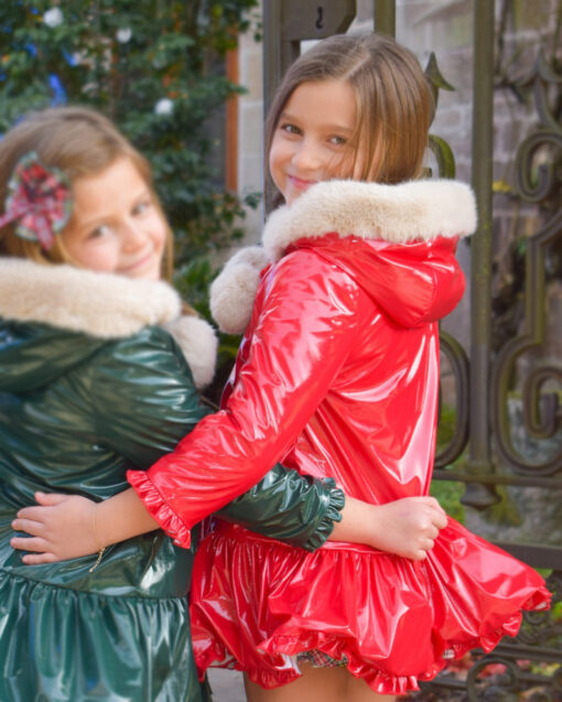 97. Lolittos Tema Acebo | Casaco Impermeável Vermelho com Capuz - Image 2