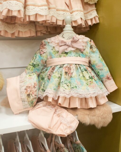 97. Debesos | Vestido Rosa Florido com Touca e Tapa Fraldas