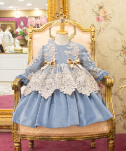 97. Tema Natal Vestido em Veludo Azul Marinho com Detalhes em Renda Dourada e Laços