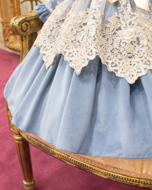 97. Tema Natal Vestido em Veludo Azul Marinho com Detalhes em Renda Dourada e Laços - Image 3